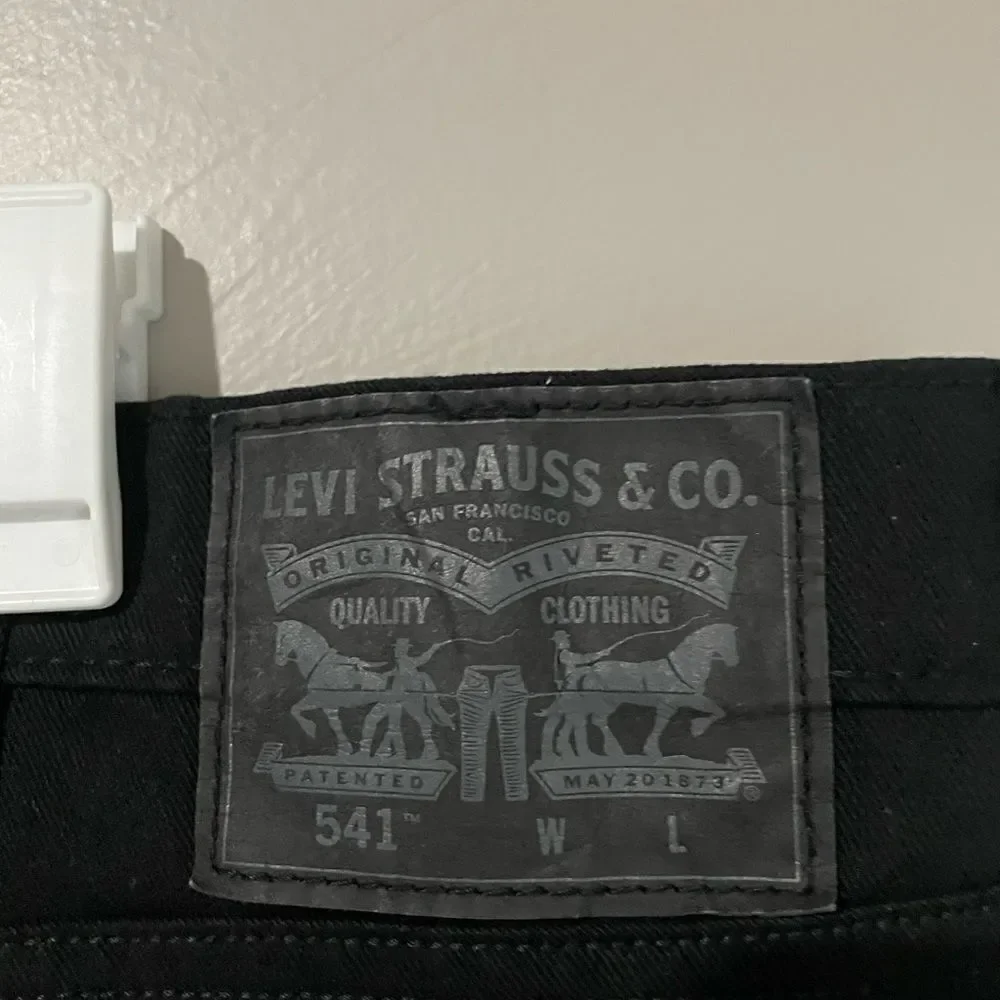 541 Levi jeans 46/34 NWT
